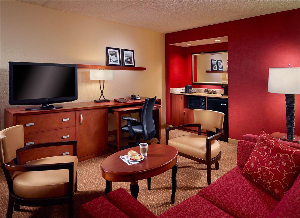 Courtyard By Marriott Savannah Midtown Екстериор снимка