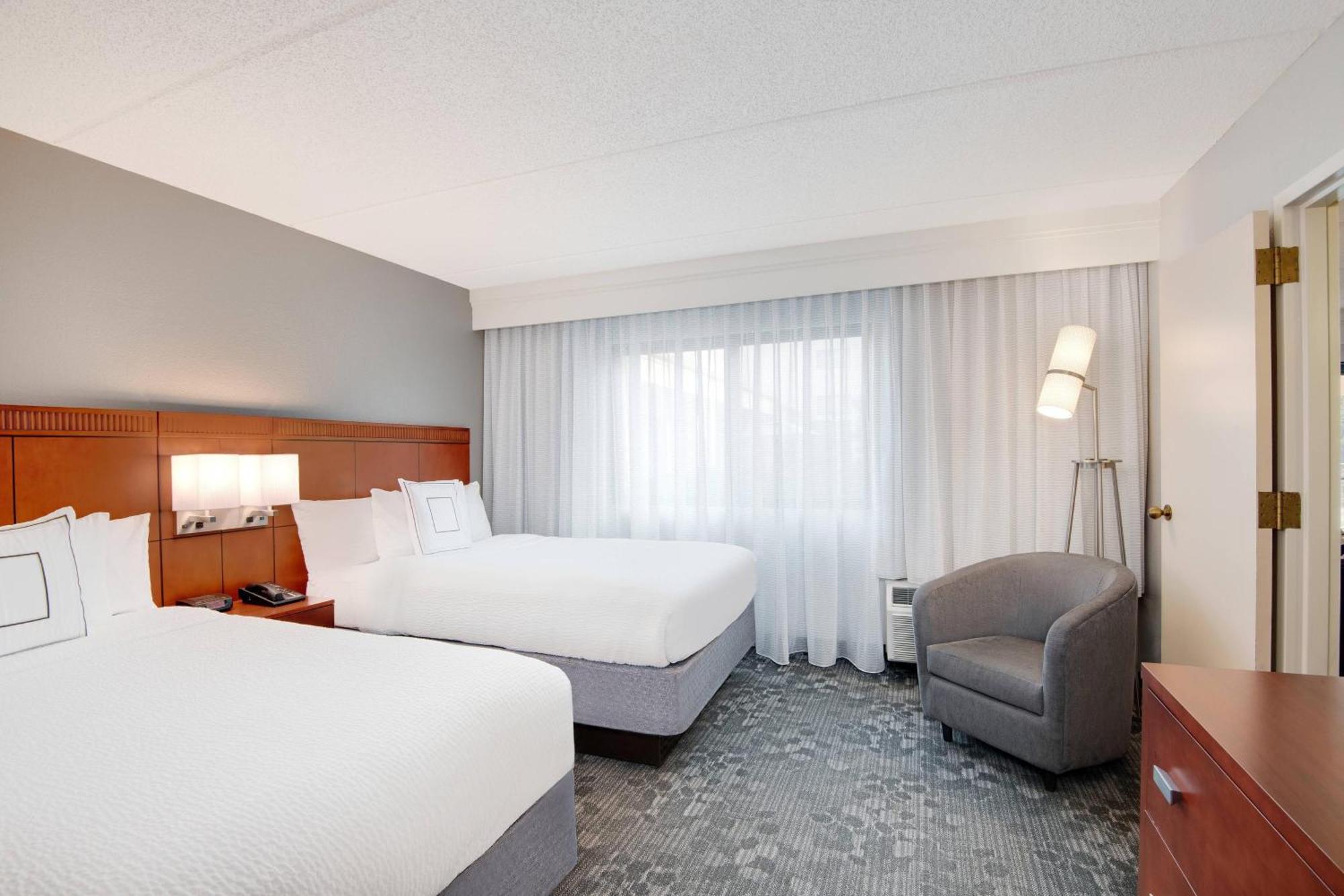 Courtyard By Marriott Savannah Midtown Екстериор снимка