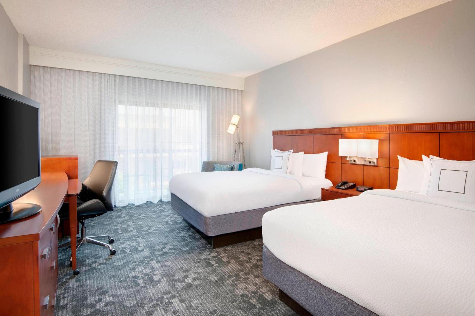 Courtyard By Marriott Savannah Midtown Екстериор снимка