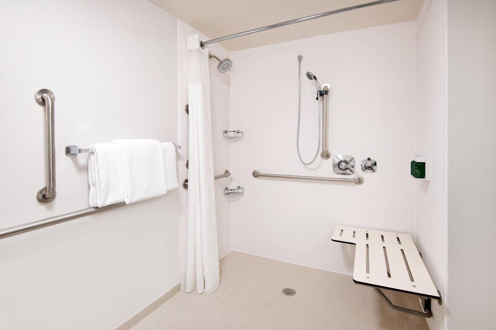 Courtyard By Marriott Savannah Midtown Екстериор снимка