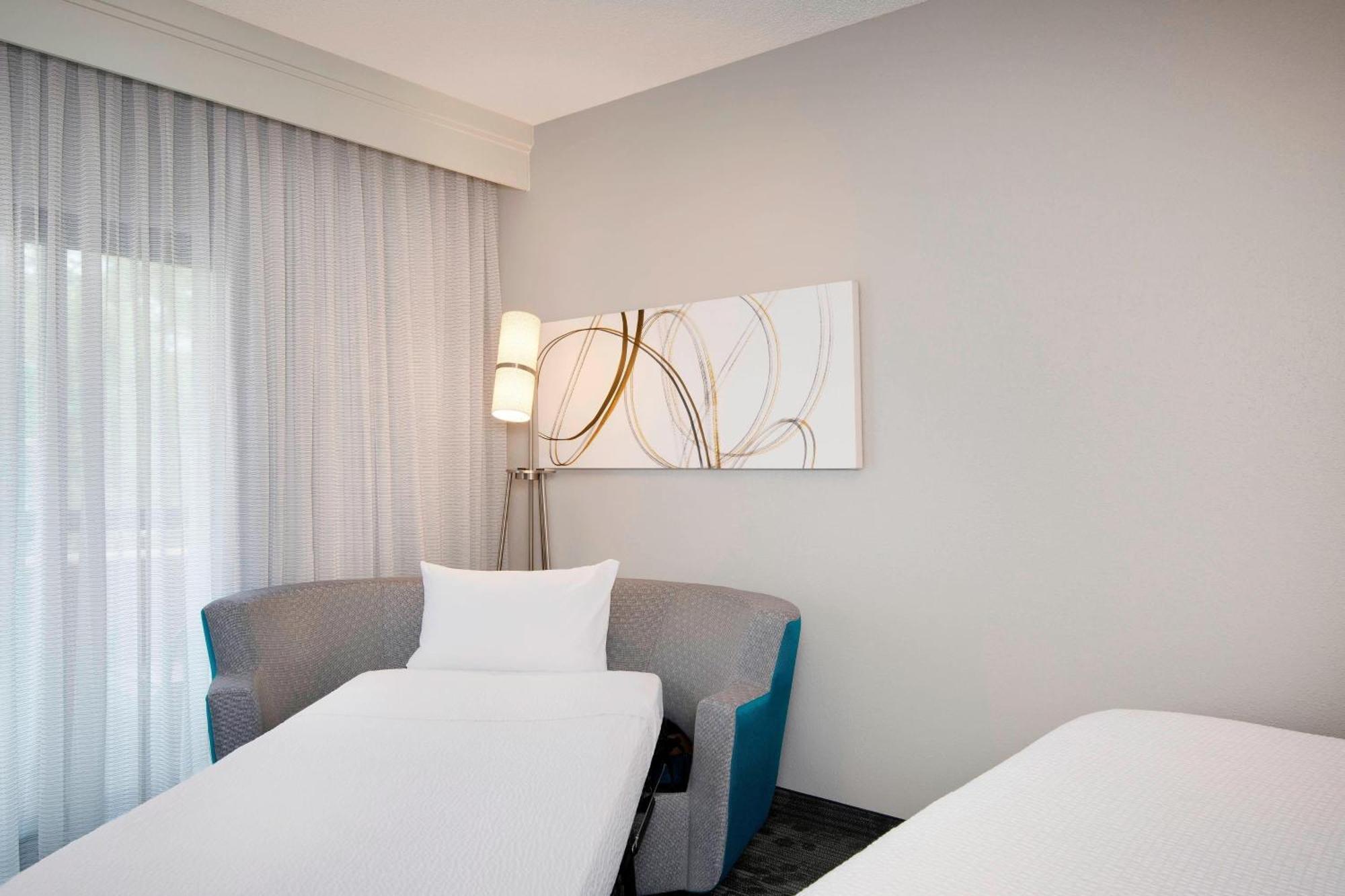 Courtyard By Marriott Savannah Midtown Екстериор снимка