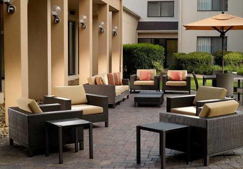 Courtyard By Marriott Savannah Midtown Интериор снимка