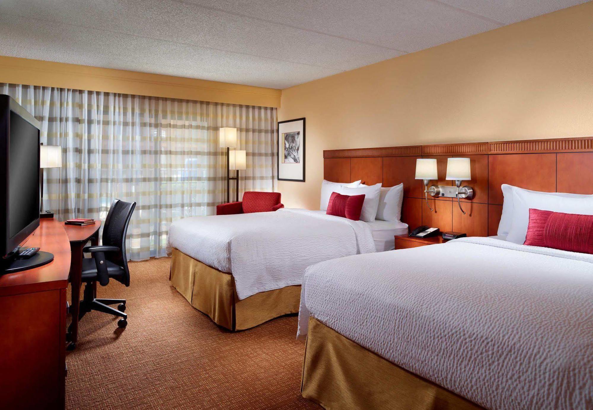 Courtyard By Marriott Savannah Midtown Екстериор снимка