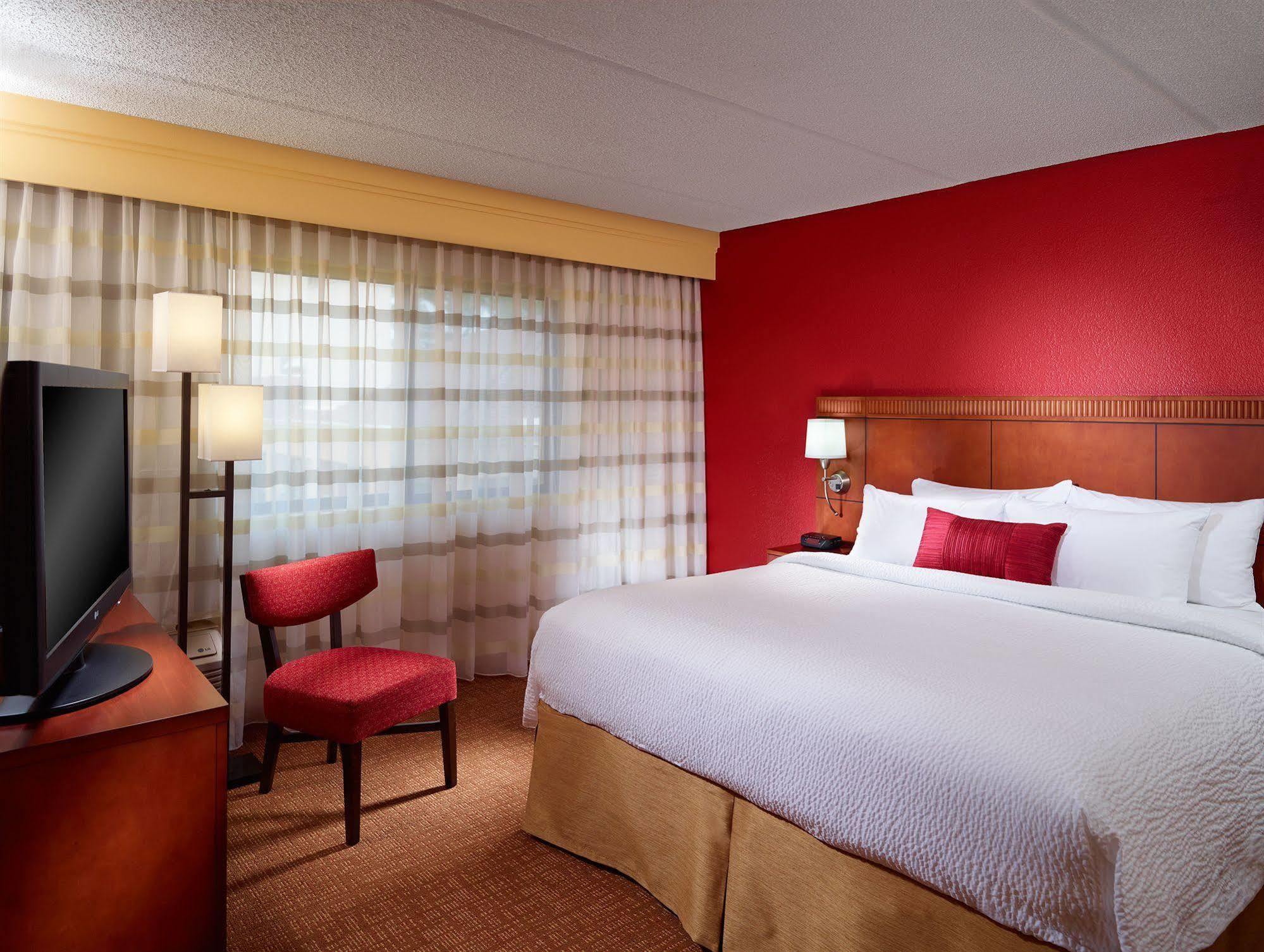 Courtyard By Marriott Savannah Midtown Екстериор снимка