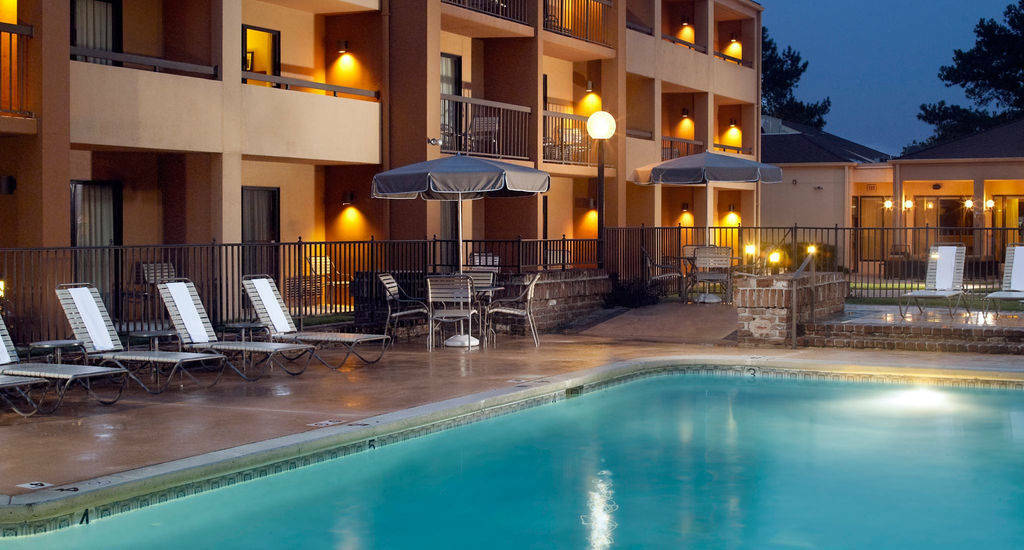 Courtyard By Marriott Savannah Midtown Екстериор снимка