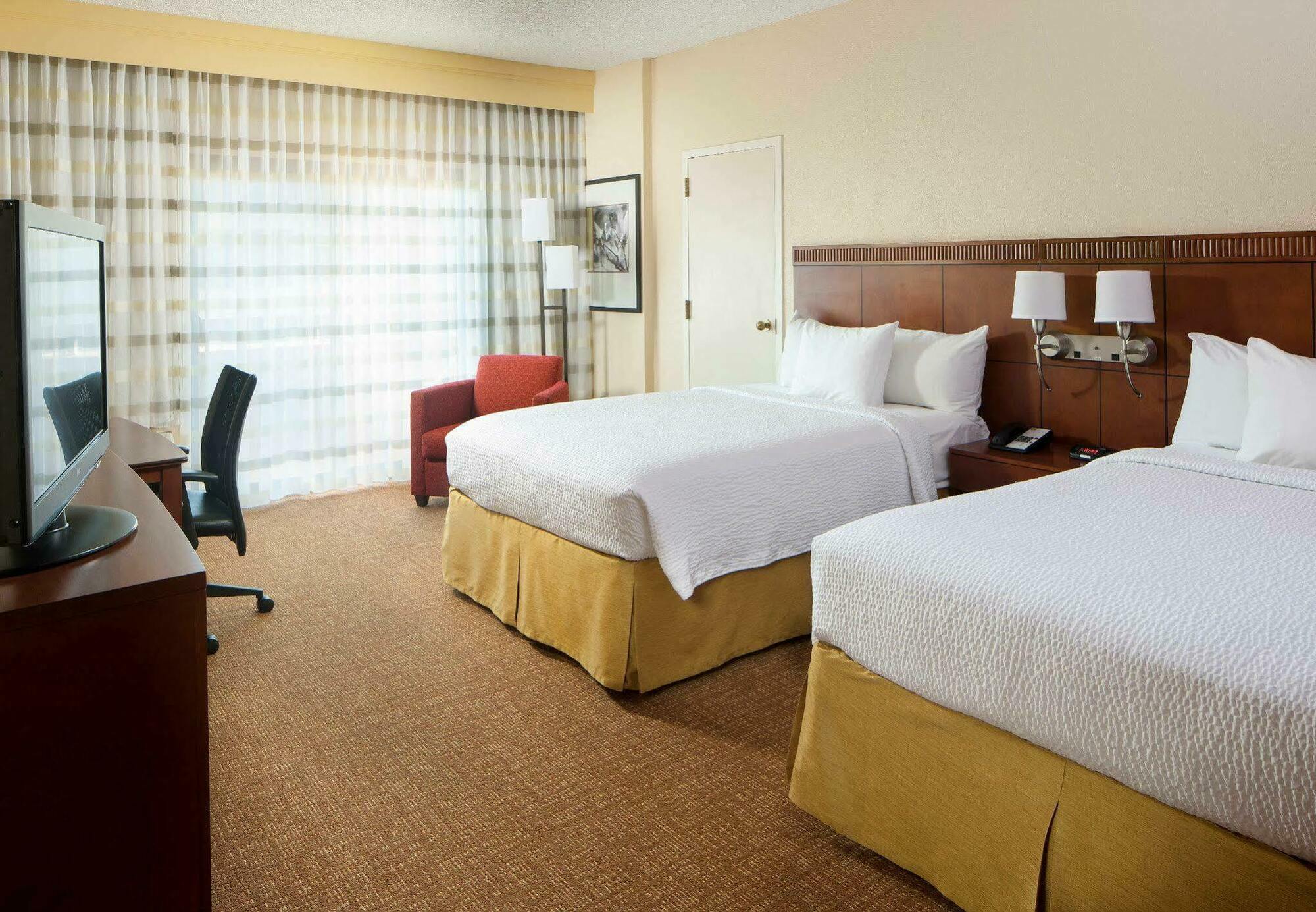 Courtyard By Marriott Savannah Midtown Екстериор снимка