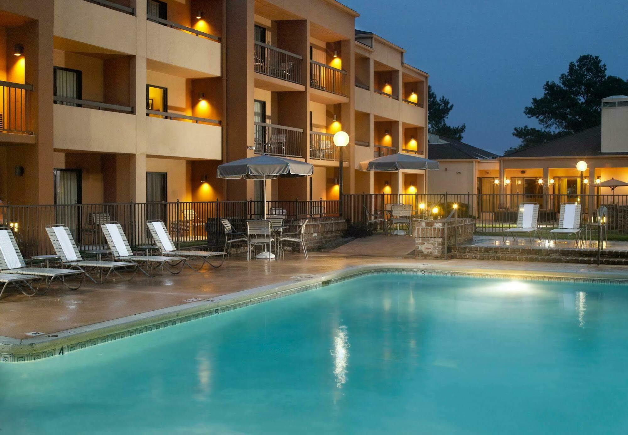 Courtyard By Marriott Savannah Midtown Екстериор снимка