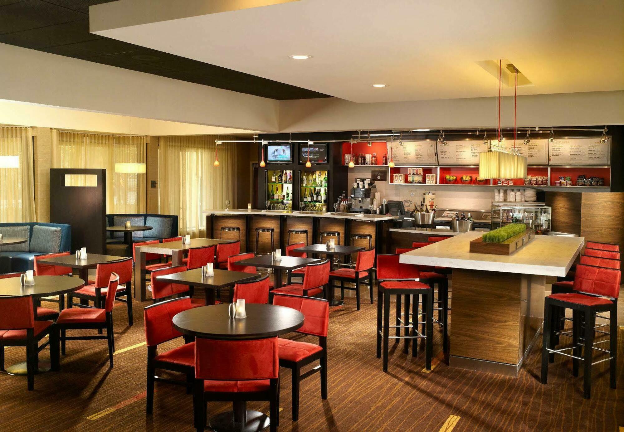 Courtyard By Marriott Savannah Midtown Екстериор снимка