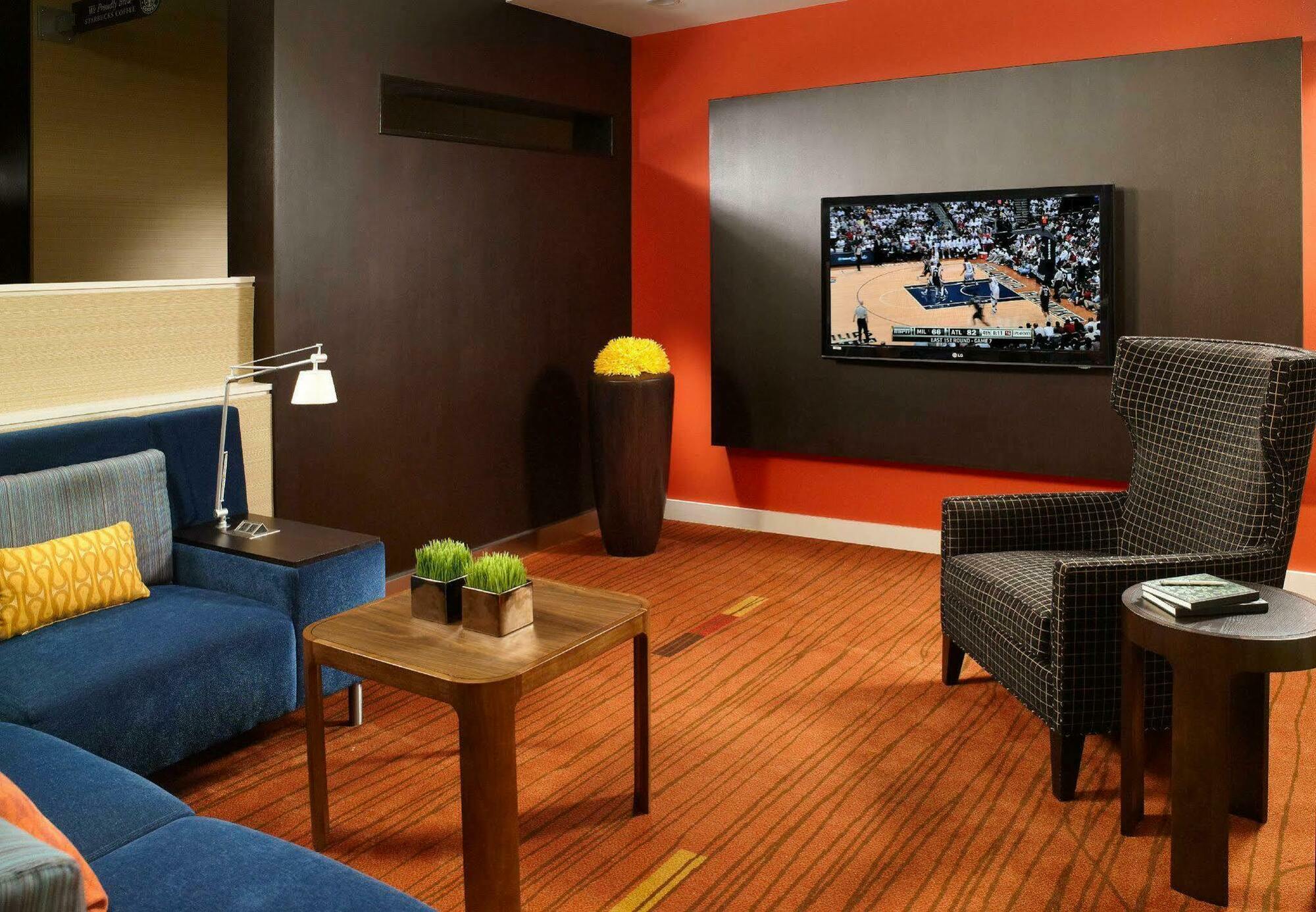 Courtyard By Marriott Savannah Midtown Екстериор снимка
