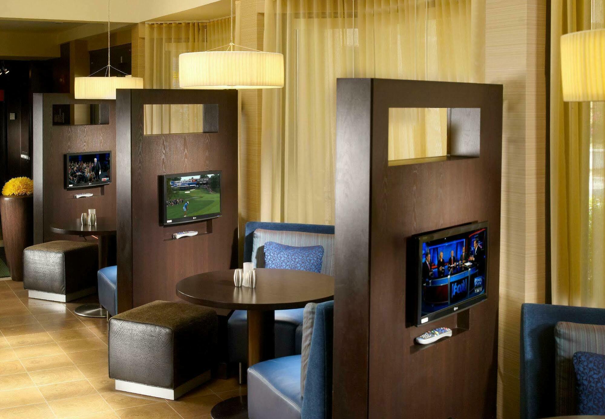 Courtyard By Marriott Savannah Midtown Екстериор снимка