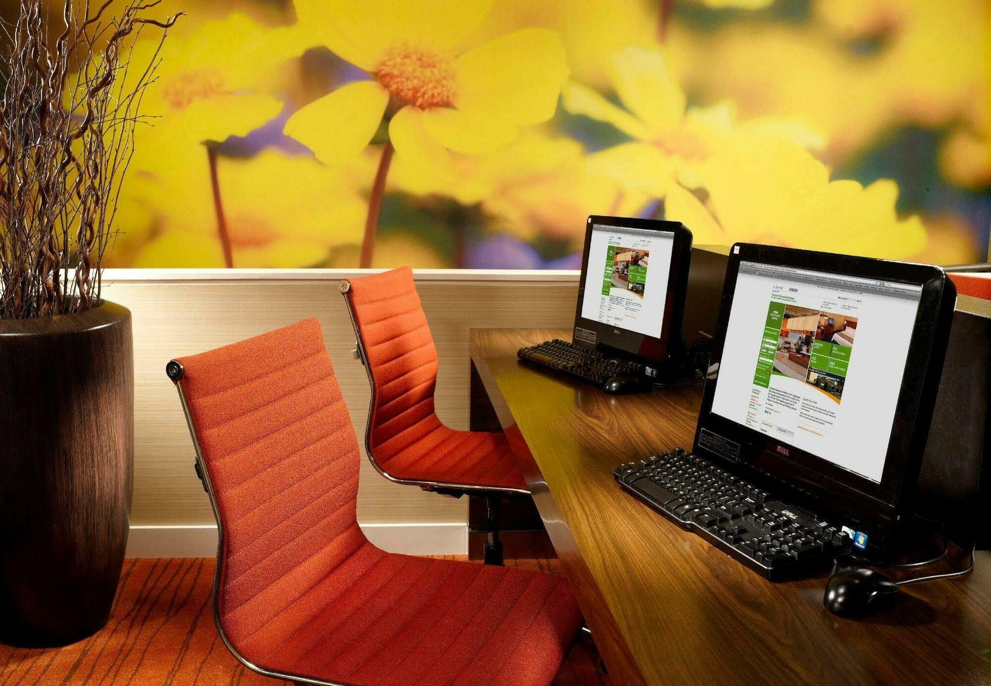 Courtyard By Marriott Savannah Midtown Екстериор снимка